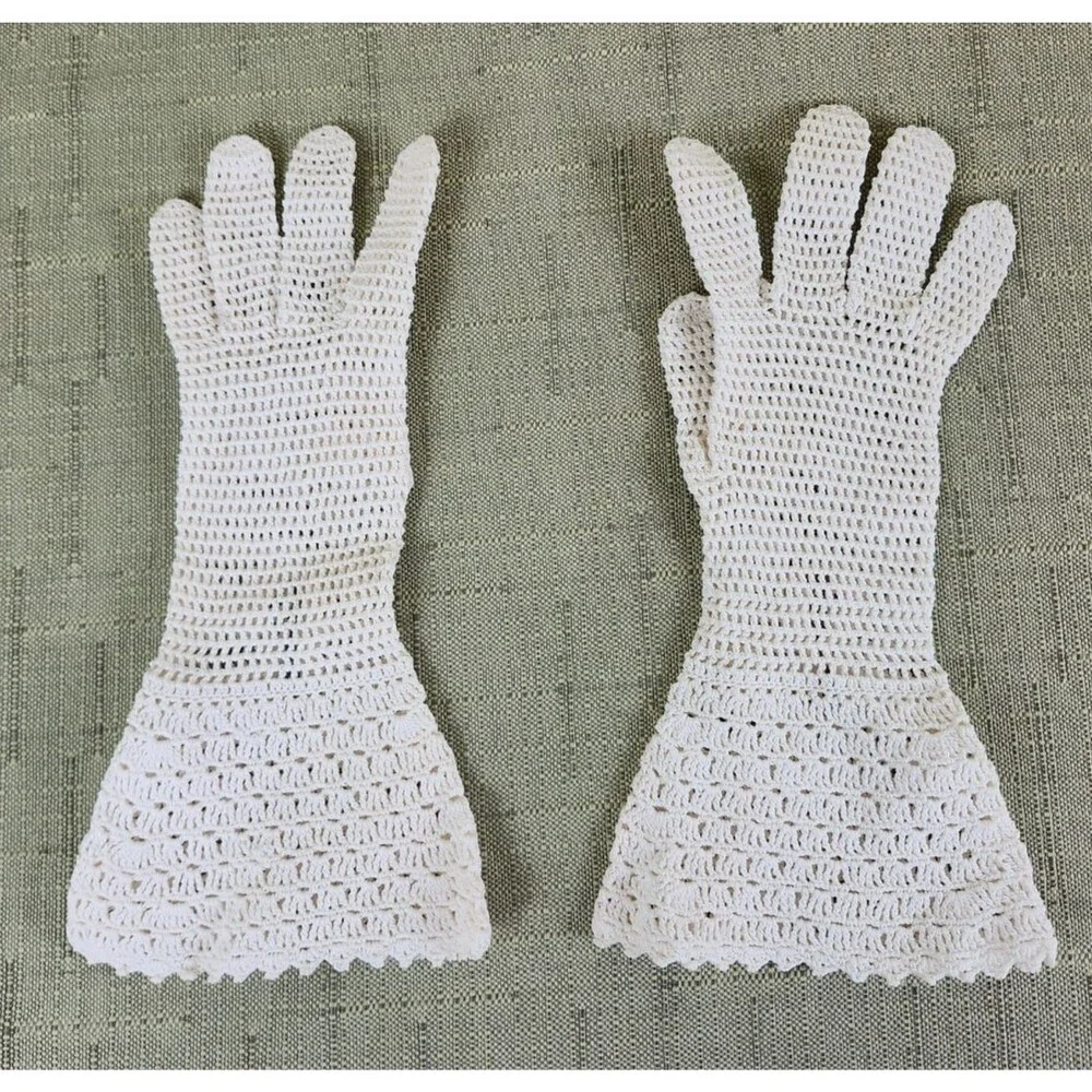 Vintage Crochet Petite Women's Soft White Dress Gloves w/Button Closure